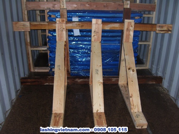Chằng Buộc Và Chèn Lót Hàng Hóa Trong Container – Chặn Gỗ (Chocking, Bracing) (hình 4)