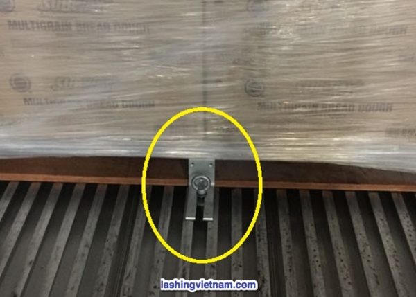 Chốt Khóa Chân Pallet Trong Container Lạnh - Reefer lock (hình 2)