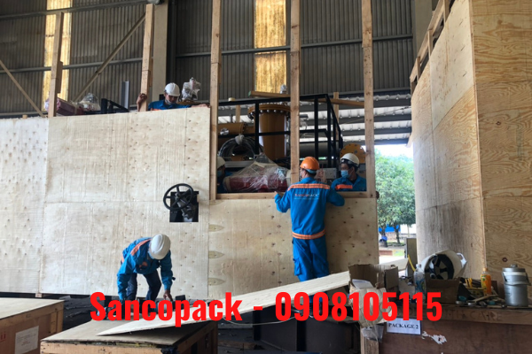 Dự Án Đóng Gói Chằng Buộc Máy Lọc Dầu Công Nghiệp