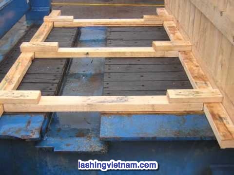 Lashing Trên Container OOG – hình 32