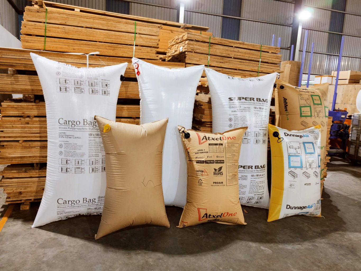 Túi khí chèn hàng Dunnage Air Bag – Túi khí chèn hàng container là một giải pháp bảo vệ hàng hóa trong quá trình vận chuyển bằng đường biển hoặc đường bộ. Túi khí chèn container được làm từ chất liệu nhựa polyethylene có khả năng chịu lực và chống thấm nước. (hình 3) Túi khí chèn hàng Dunnage Air Bag – Túi khí chèn hàng container là một giải pháp bảo vệ hàng hóa trong quá trình vận chuyển bằng đường biển hoặc đường bộ. Túi khí chèn container được làm từ chất liệu nhựa polyethylene có khả năng chịu lực và chống thấm nước. (hình 3)