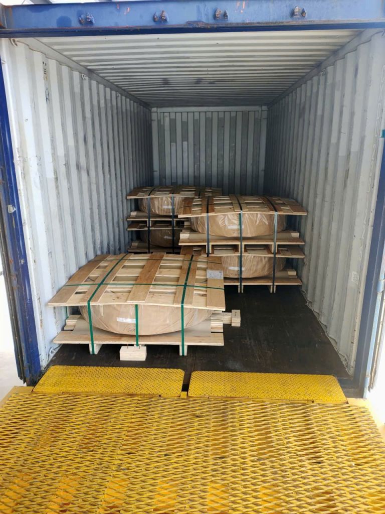 Khi Hàng Hóa Từ “Nguyên Vẹn” Thành “Hư Hỏng” – Hậu Quả Của Việc Lashing Sai Trong Vận Chuyển Đường Biển – Điều Gì Xảy Ra Trong Quá Trình Tàu Di Chuyển? (hình 2) Khi Hàng Hóa Từ “Nguyên Vẹn” Thành “Hư Hỏng” – Hậu Quả Của Việc Lashing Sai Trong Vận Chuyển Đường Biển – Điều Gì Xảy Ra Trong Quá Trình Tàu Di Chuyển? (hình 2)